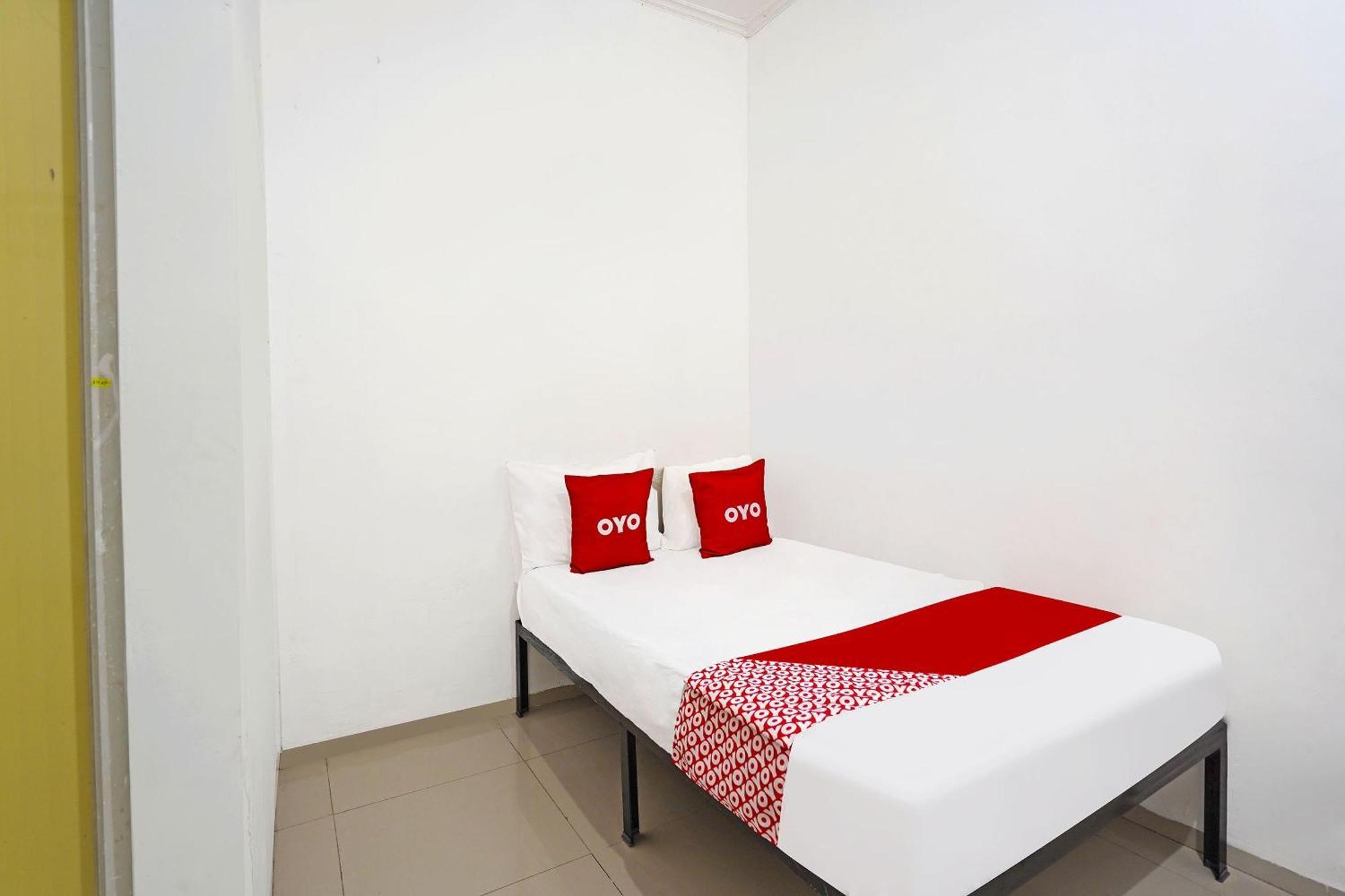 Oyo 91670 Mannsur Syariah Hotel