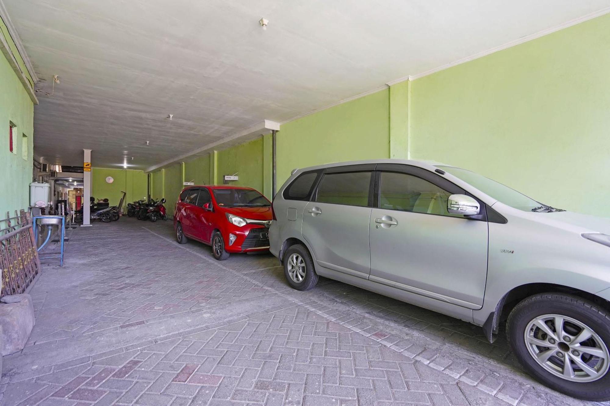 Hotel Oyo 91670 Mannsur Syariah