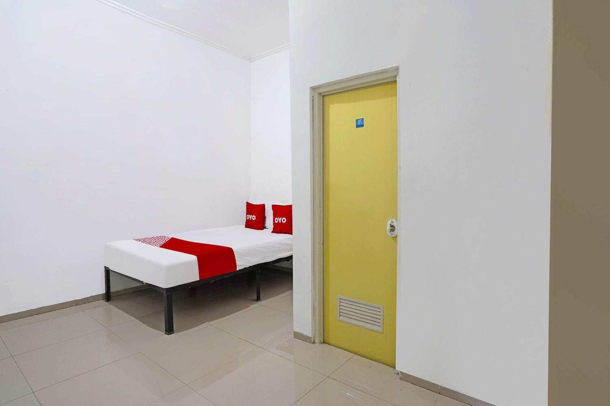 Oyo 91670 Mannsur Syariah Hotel