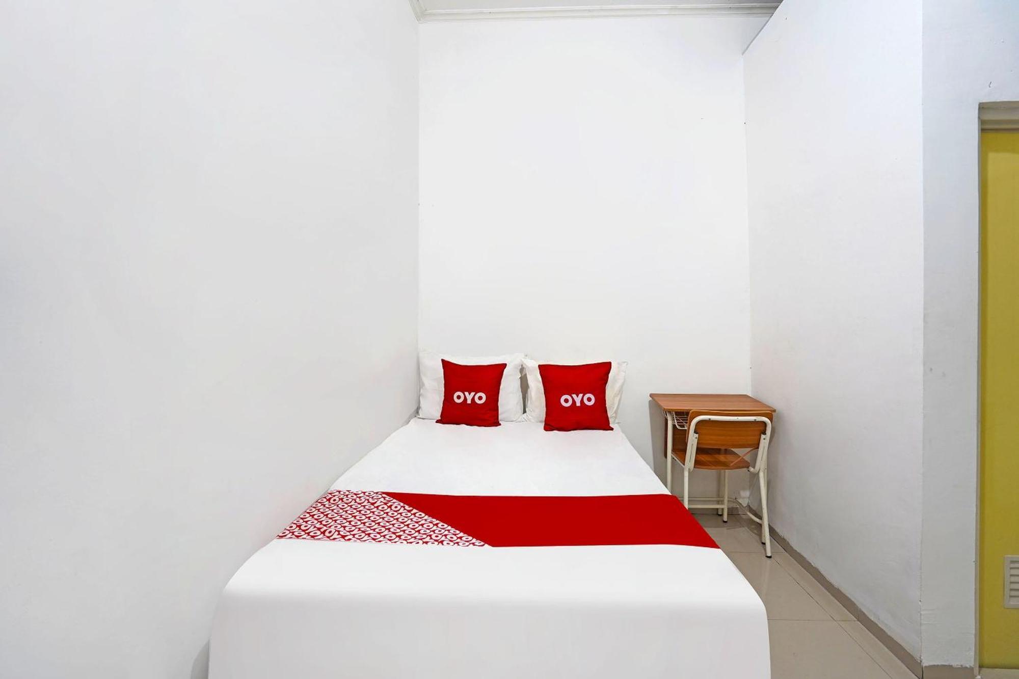 Oyo 91670 Mannsur Syariah Hotel Sidoarjo